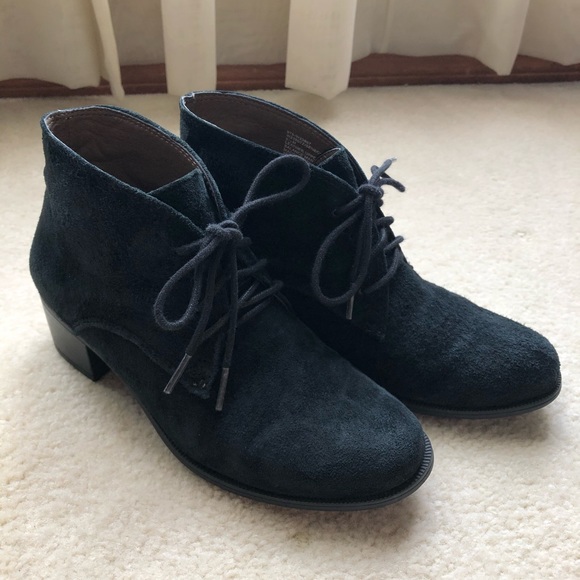 White Mountain Suede Heel Ankle Boot - 6.5 - Black - Picture 1 of 7